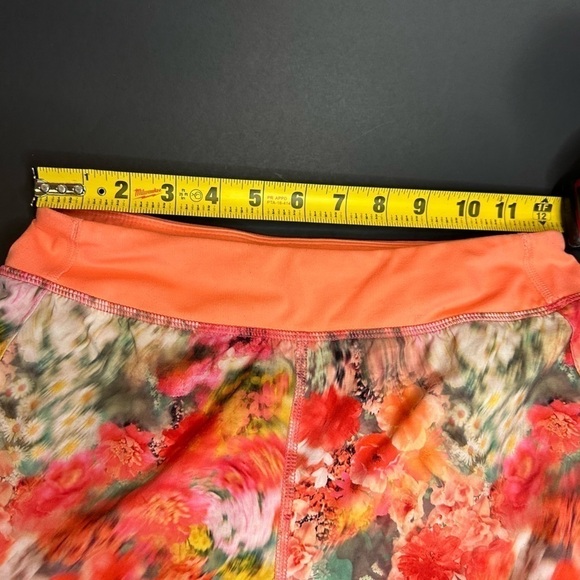 Athleta Girl Size Large 12 Run the World Short Coral Pink Blurred Floral 3” - Picture 5 of 7